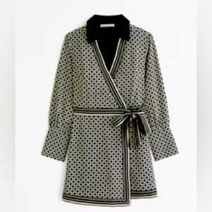 Abercrombie & Fitch Black and White Long Sleeve Dress